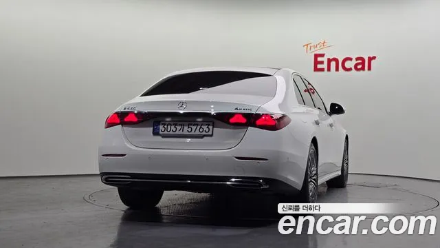 Mercedes-Benz E-Class — Фото автомобиля 4