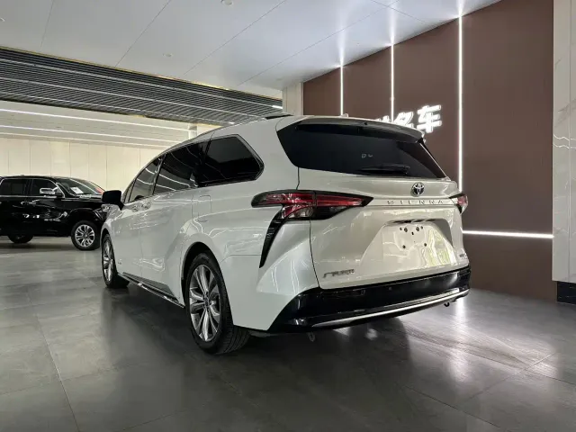 Toyota Sienna — Фото автомобиля 7