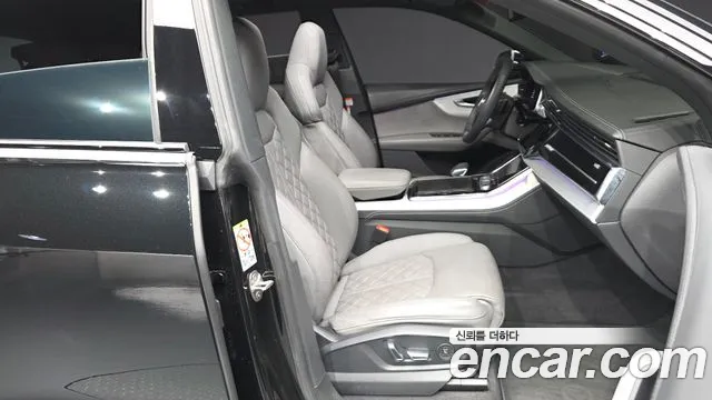 Audi Q8 55 TFSI quattro Premium — Фото автомобиля 11
