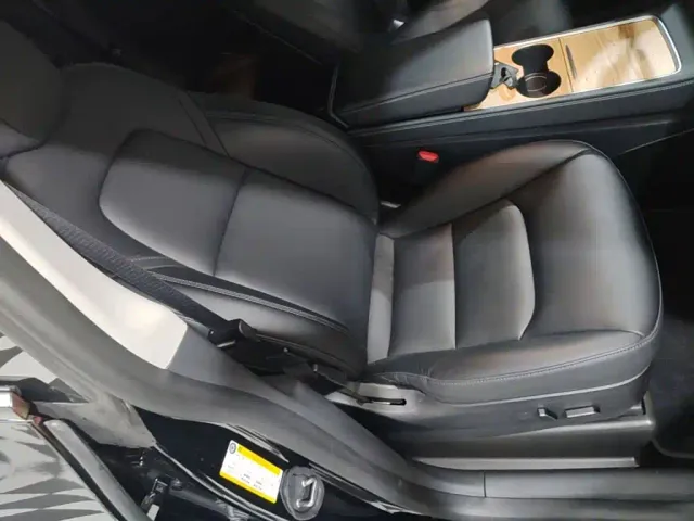 Tesla Model Y — Фото автомобиля 24
