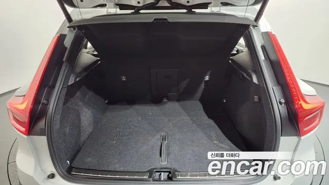 Вольво XC40 B4 Ultra Bright — Фото автомобиля 20