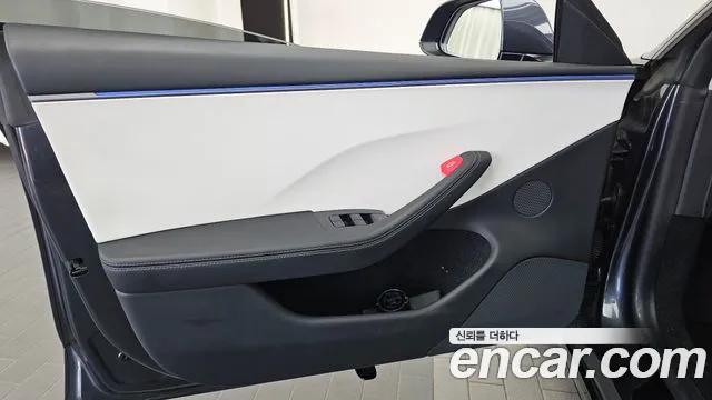 Tesla Model 3 — Фото автомобиля 13