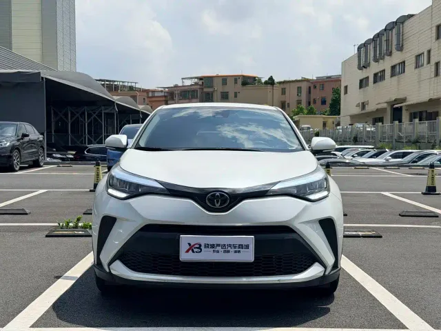 Toyota C-HR — Фото автомобиля 2