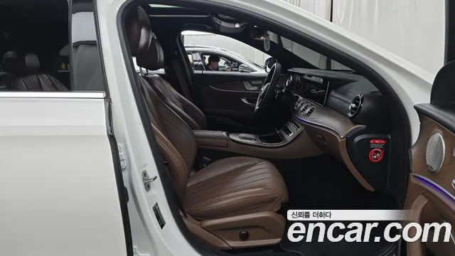 Mercedes-Benz E-Class — Фото автомобиля 16