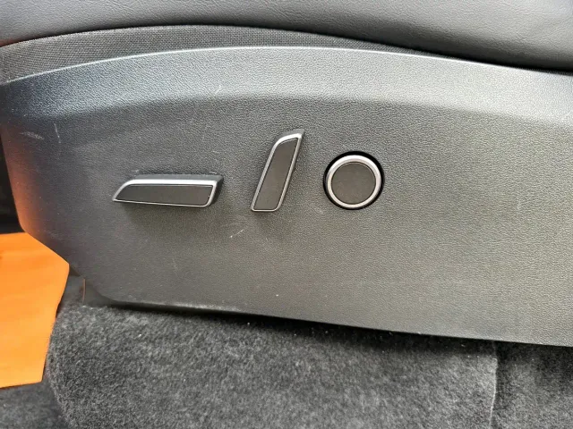 Tesla Model Y — Фото автомобиля 10