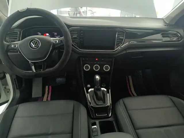 Volkswagen T-Roc — Фото автомобиля 9