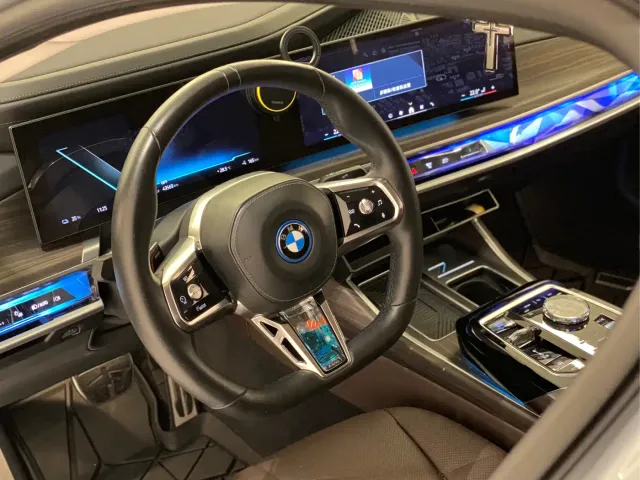 BMW i7 — Фото автомобиля 15