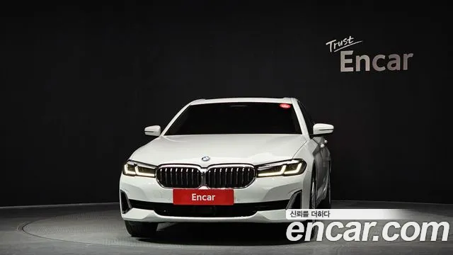 BMW 5-Series 5 серия (G30) 530i xDrive Luxury — Фото автомобиля 2