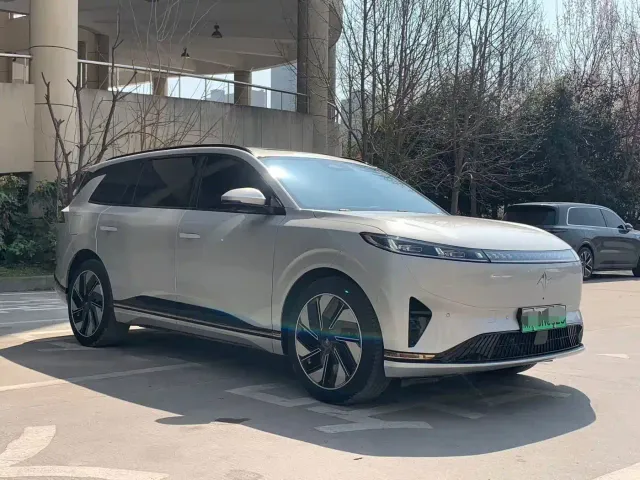 Dongfeng eπ 008 — Фото автомобиля 3