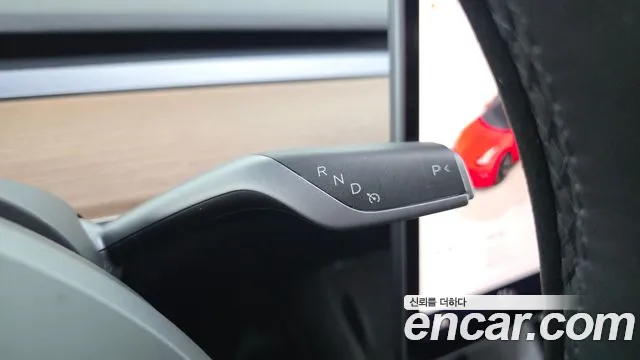 Tesla Model 3 — Фото автомобиля 9
