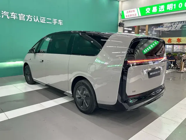 Li Auto MEGA — Фото автомобиля 18