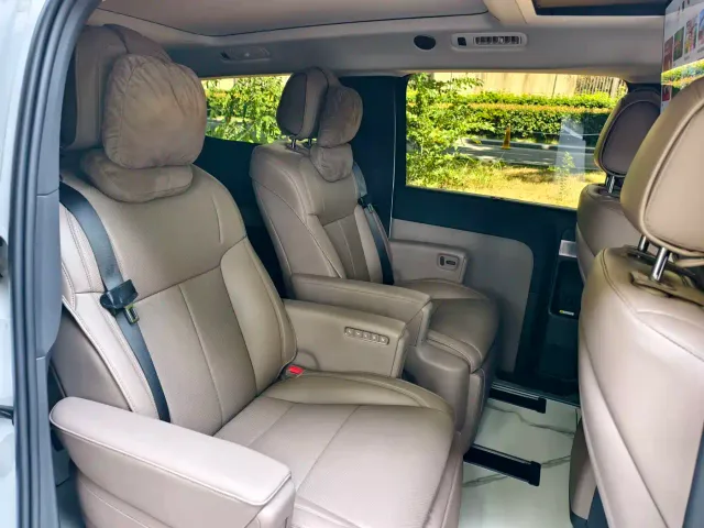 Li Auto MEGA — Фото автомобиля 10