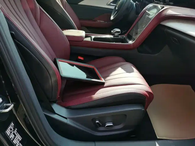 Hongqi H5 — Фото автомобиля 24