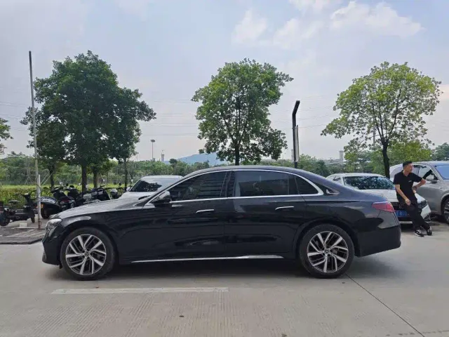 Mercedes-Benz E-Class — Фото автомобиля 3