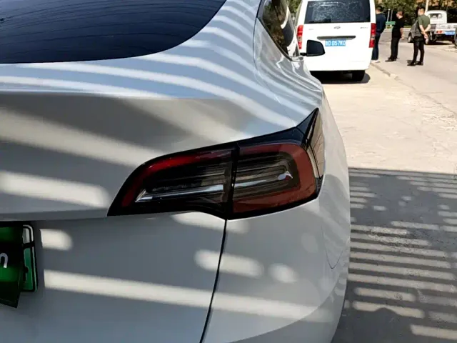 Tesla Model Y — Фото автомобиля 7