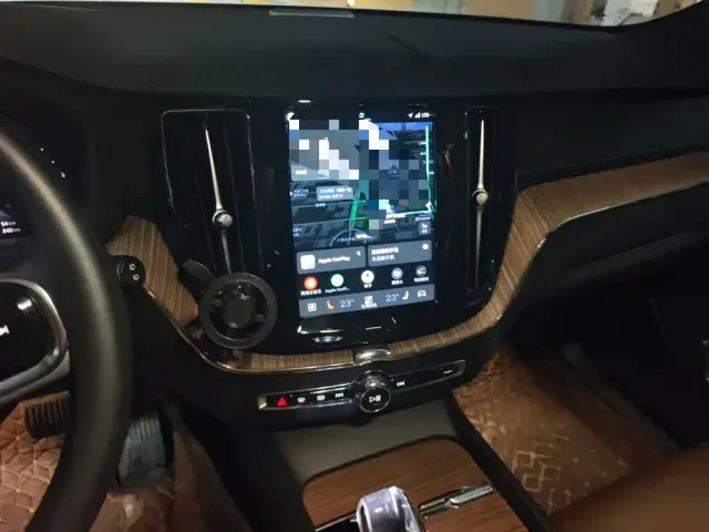Volvo XC60 — Фото автомобиля 9