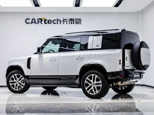 Land Rover Defender — Фото автомобиля 4