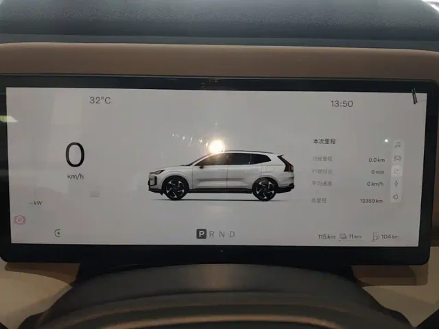 Volvo Volvo XC70 Plug-in Hybrid 2025 High-end Version — Фото автомобиля 11