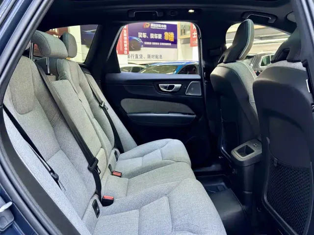 Volvo XC60 — Фото автомобиля 6