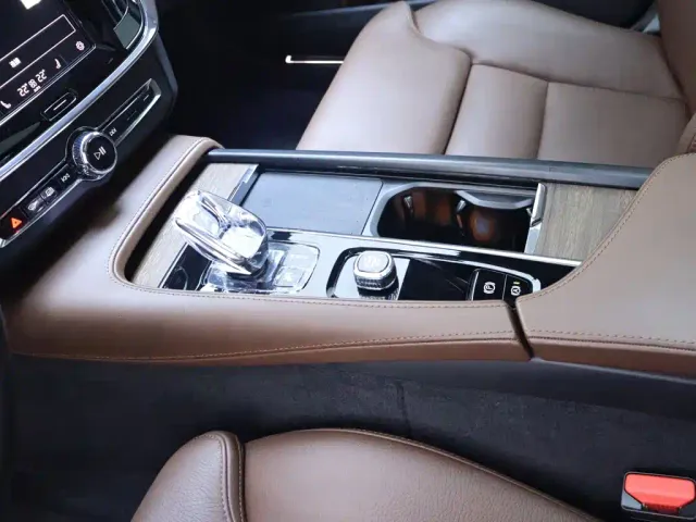 Volvo S90 — Фото автомобиля 12