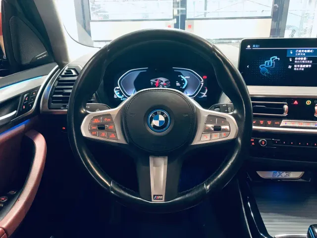 BMW iX3 — Фото автомобиля 13