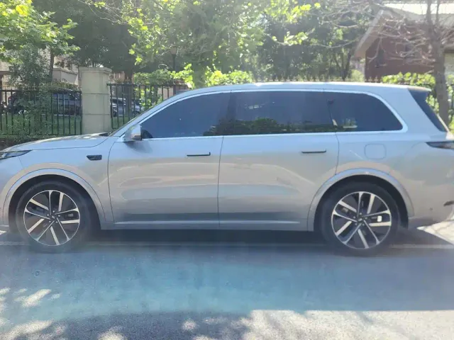 Li Auto L9 — Фото автомобиля 10