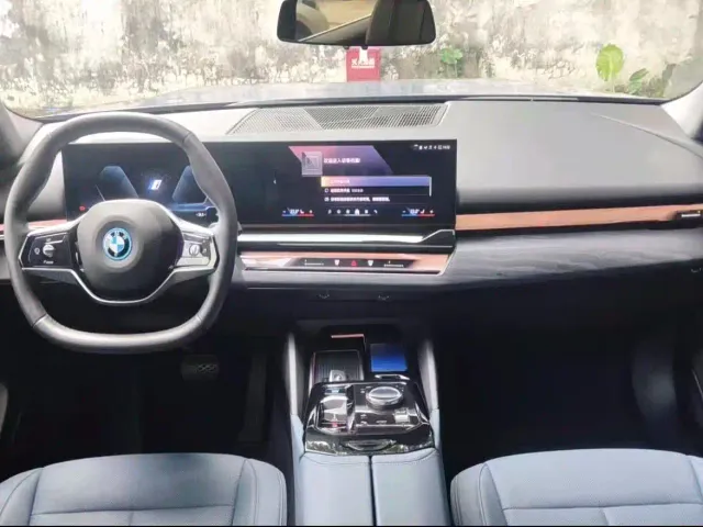BMW i5 — Фото автомобиля 7
