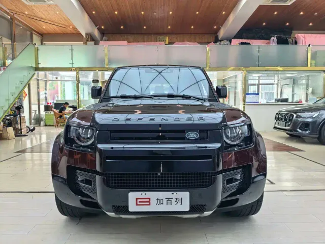 Land Rover Defender — Фото автомобиля 2