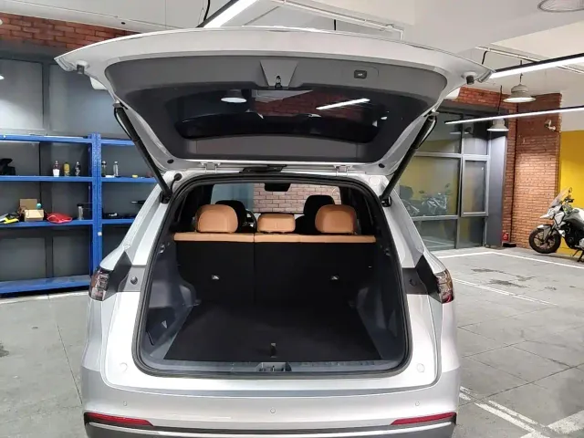 Geely Galaxy Starship 7 EM-i — Фото автомобиля 19