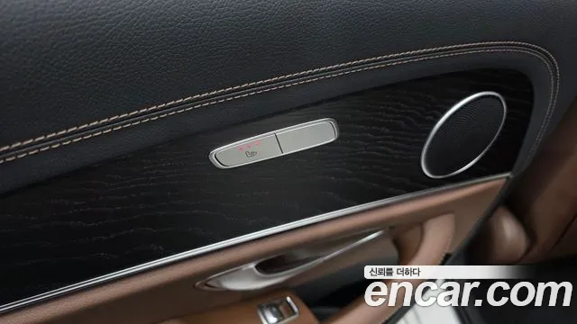 Mercedes-Benz E-Class — Фото автомобиля 17