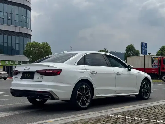 Audi A4L — Фото автомобиля 9