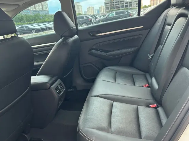 Nissan Teana — Фото автомобиля 5