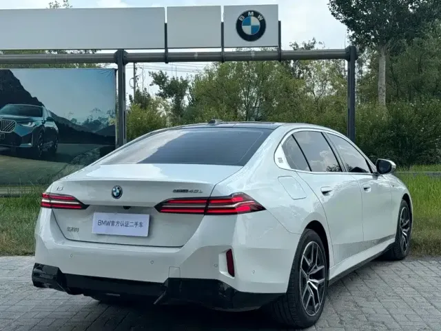 BMW i5 — Фото автомобиля 5