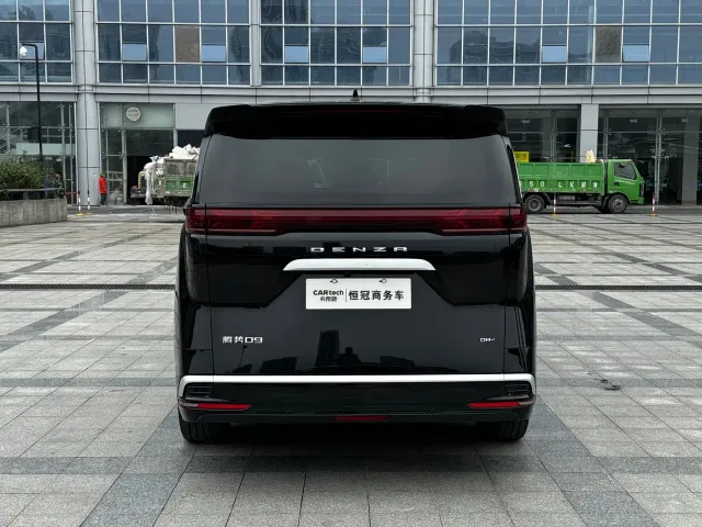 Denza D9 — Фото автомобиля 6