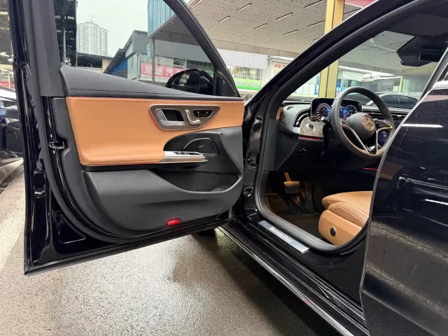 Mercedes-Benz E-Class — Фото автомобиля 11