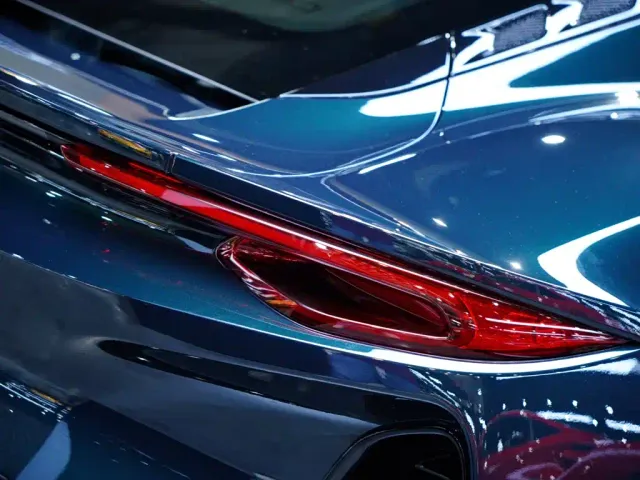 Lotus Emira — Фото автомобиля 19