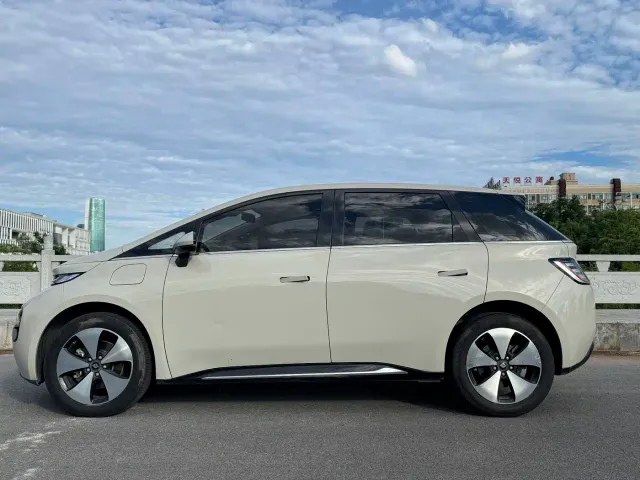 Baojun Cloud — Фото автомобиля 11