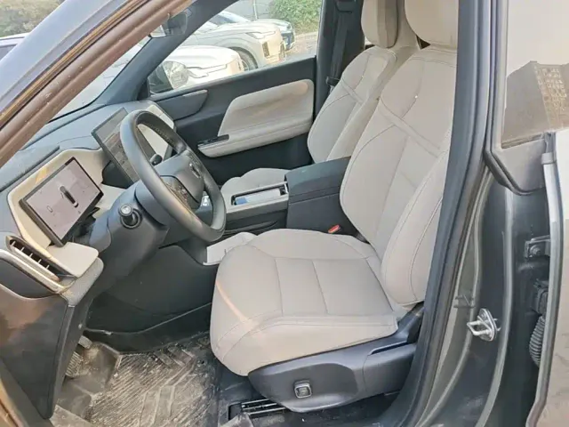 Volvo XC70 Plug-in Hybrid — Фото автомобиля 14