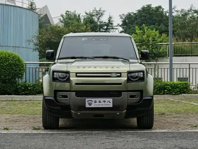 Land Rover Defender — Фото автомобиля 3