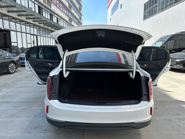 Hongqi E-QM5 — Фото автомобиля 8