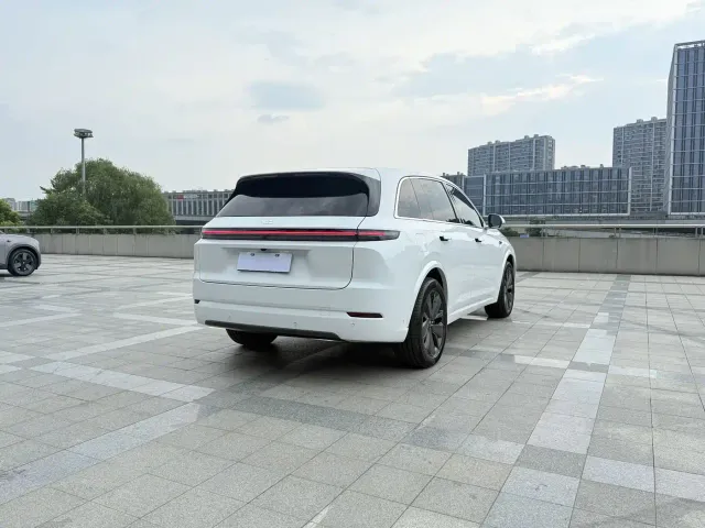Li Auto L7 — Фото автомобиля 5