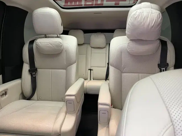 Li Auto MEGA — Фото автомобиля 9