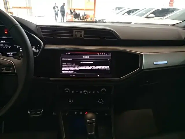 Audi Q3 — Фото автомобиля 12