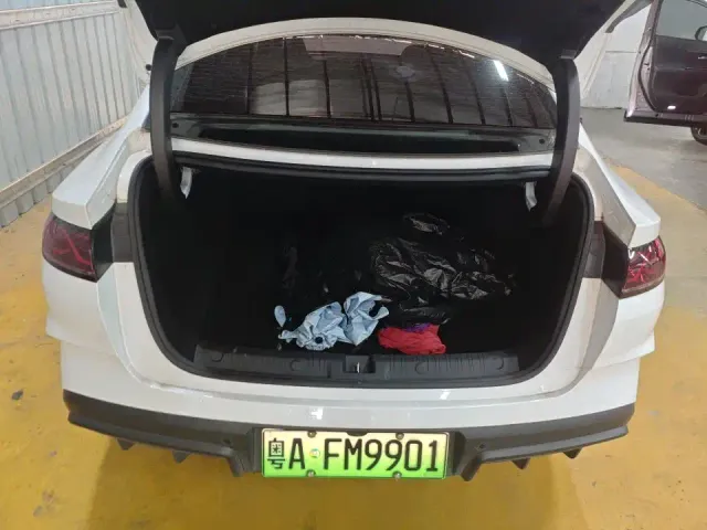 BYD Qin L — Фото автомобиля 9