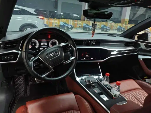 Audi A7L — Фото автомобиля 3