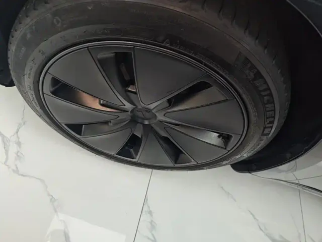 Tesla Model 3 — Фото автомобиля 22