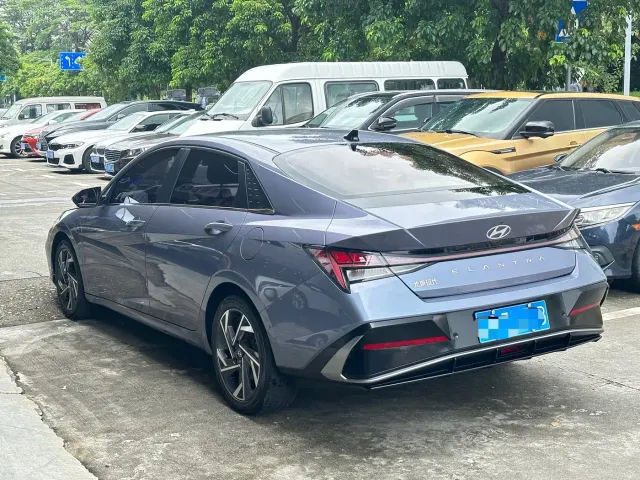 Hyundai Elantra — Фото автомобиля 9