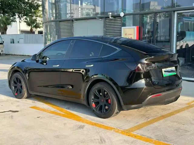 Tesla Model Y — Фото автомобиля 6