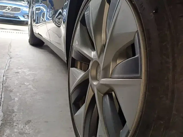 Tesla Model Y — Фото автомобиля 21