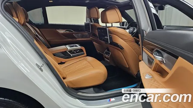 BMW 7-Series — Фото автомобиля 10